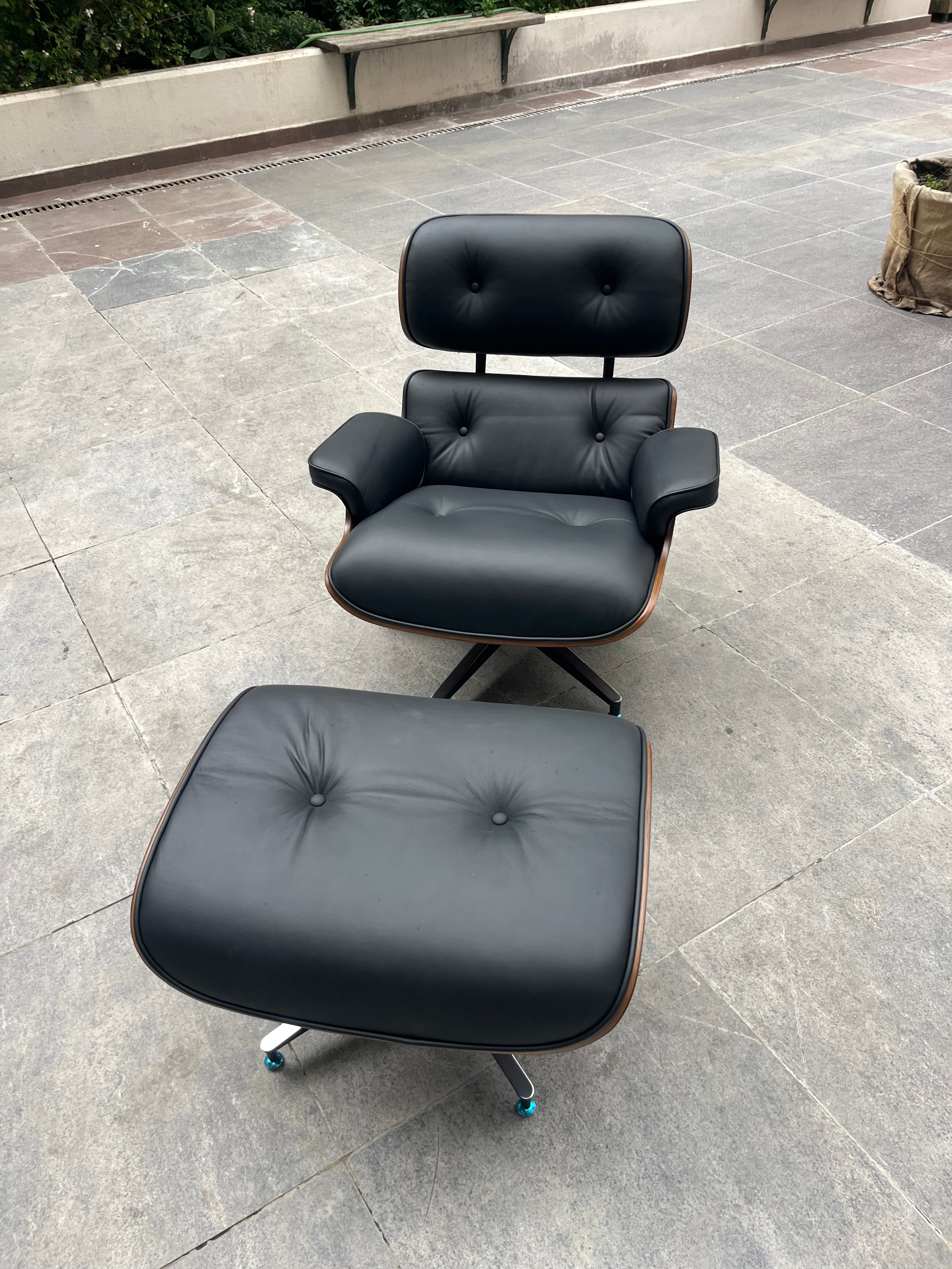 Eames Tarzı Lounge Koltuk & Puf Seti
